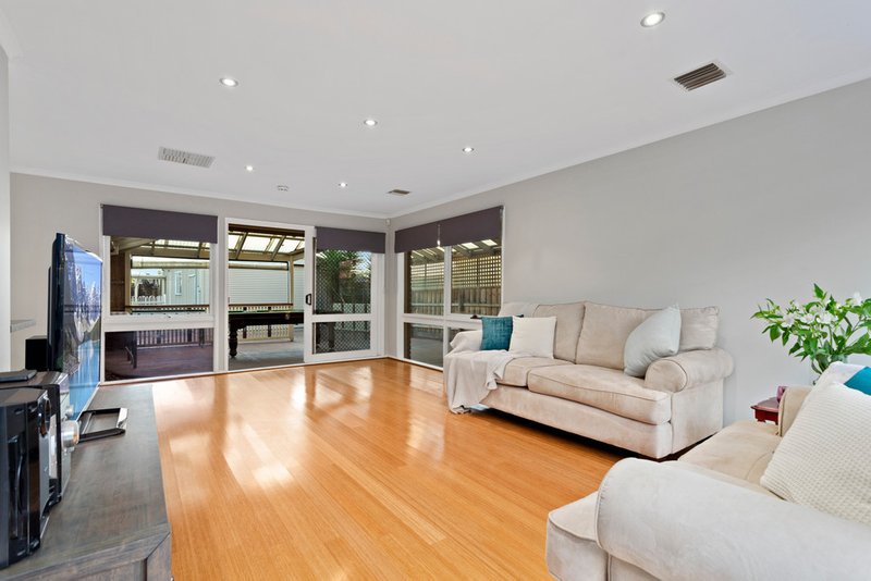 Photo - 5 Maybury Drive, Mill Park VIC 3082 - Image 4