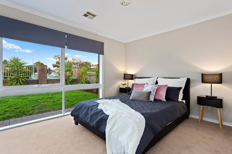 Photo - 5 Maybury Drive, Mill Park VIC 3082 - Image 10