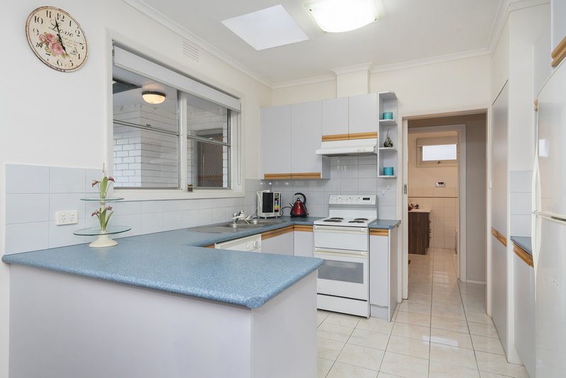 Photo - 5 Mayfair Court, Keysborough VIC 3173 - Image 4