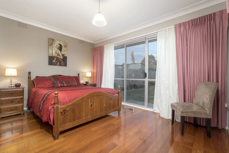 Photo - 5 Mayfair Court, Keysborough VIC 3173 - Image 5