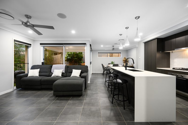 Photo - 5 Mccrae Court, Maudsland QLD 4210 - Image 10