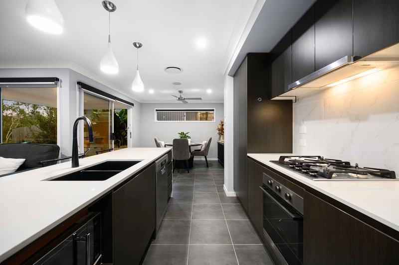 Photo - 5 Mccrae Court, Maudsland QLD 4210 - Image 11