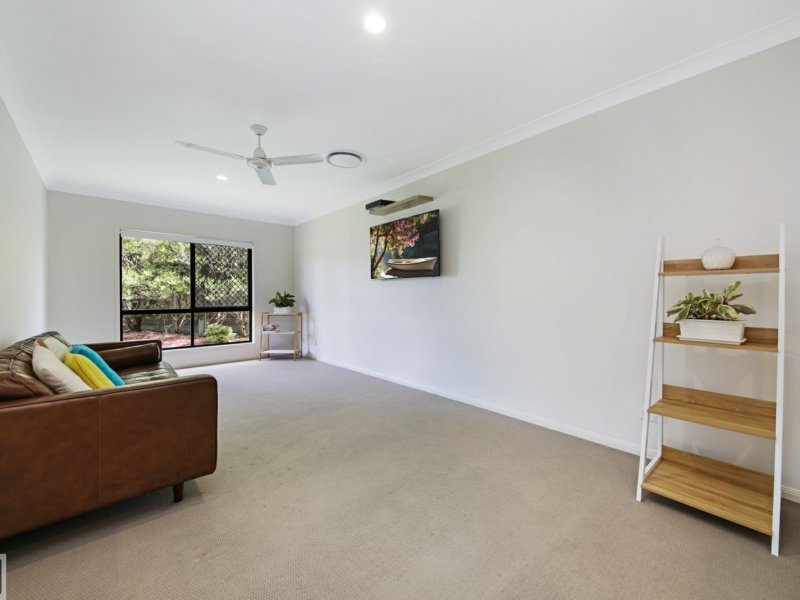 Photo - 5 Mcintyre Ct , Mudgeeraba QLD 4213 - Image 6