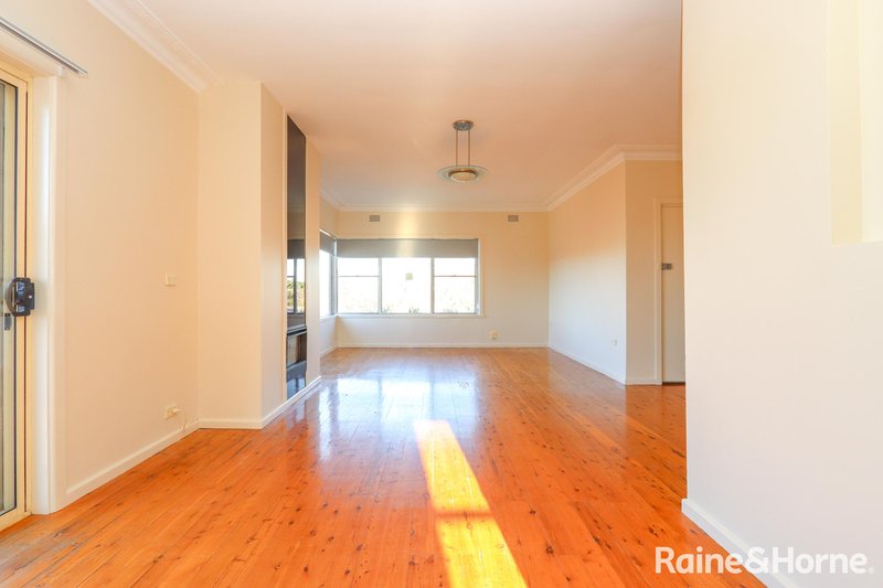 Photo - 5 Mckell Street, Bathurst NSW 2795 - Image 4