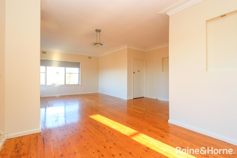Photo - 5 Mckell Street, Bathurst NSW 2795 - Image 5