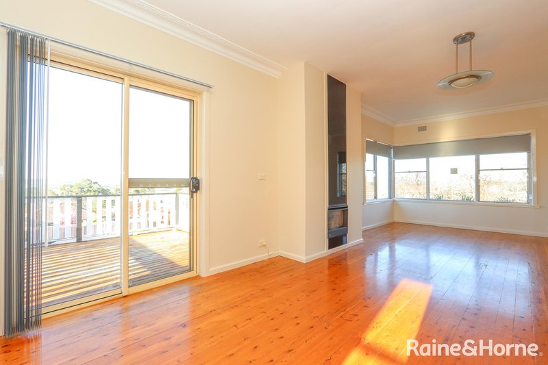 Photo - 5 Mckell Street, Bathurst NSW 2795 - Image 6