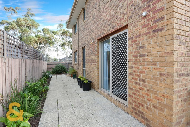 Photo - 5 Mckenzie Crescent, Roxburgh Park VIC 3064 - Image 7