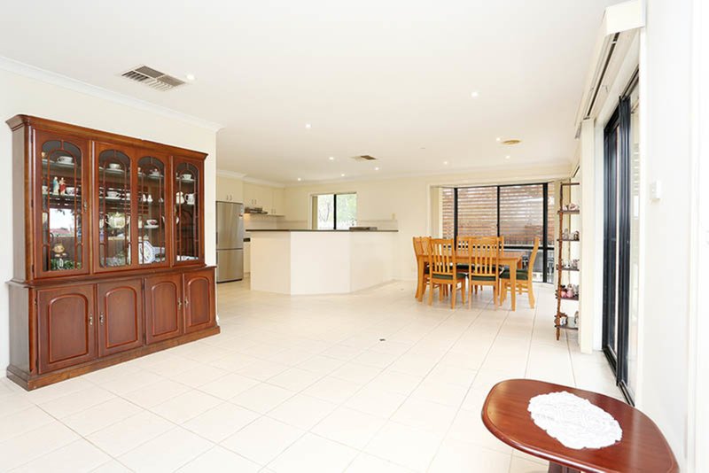 Photo - 5 Mckeown Crescent, Roxburgh Park VIC 3064 - Image 5