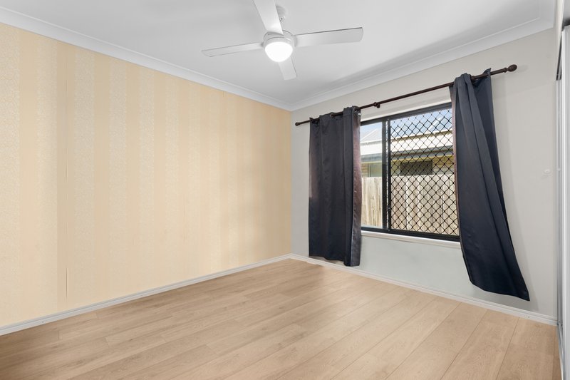 Photo - 5 Mckinlay Avenue, Redbank Plains QLD 4301 - Image 5