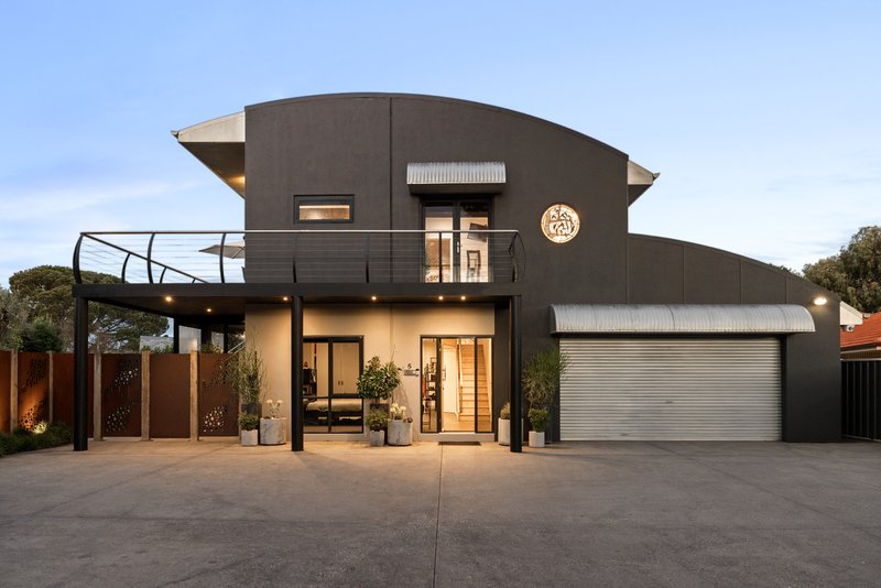 Photo - 5 Mcpherson Place, Werribee VIC 3030 - Image 1