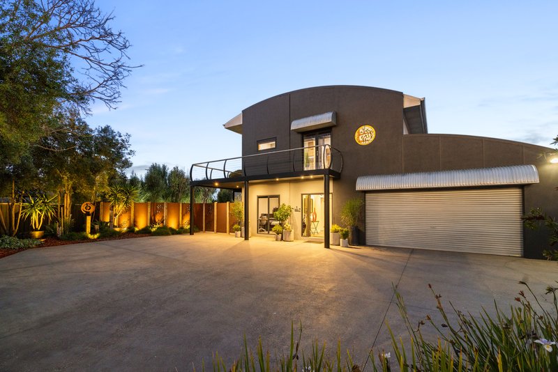 Photo - 5 Mcpherson Place, Werribee VIC 3030 - Image 2