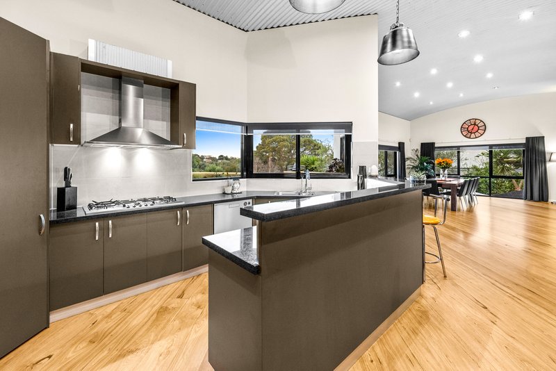 Photo - 5 Mcpherson Place, Werribee VIC 3030 - Image 6