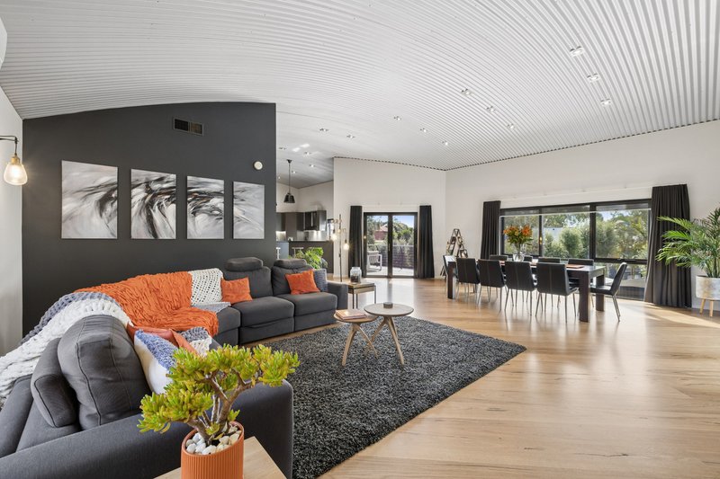 Photo - 5 Mcpherson Place, Werribee VIC 3030 - Image 12