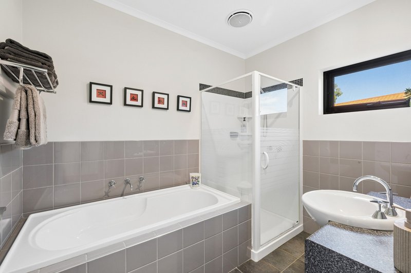 Photo - 5 Mcpherson Place, Werribee VIC 3030 - Image 23