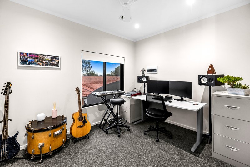 Photo - 5 Mcpherson Place, Werribee VIC 3030 - Image 24