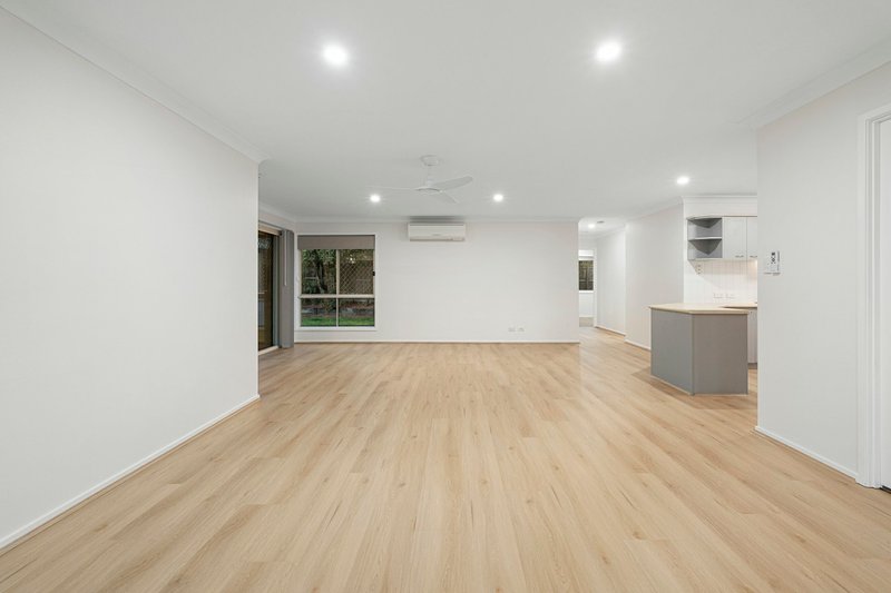 Photo - 5 Mead Place, Calamvale QLD 4116 - Image 5