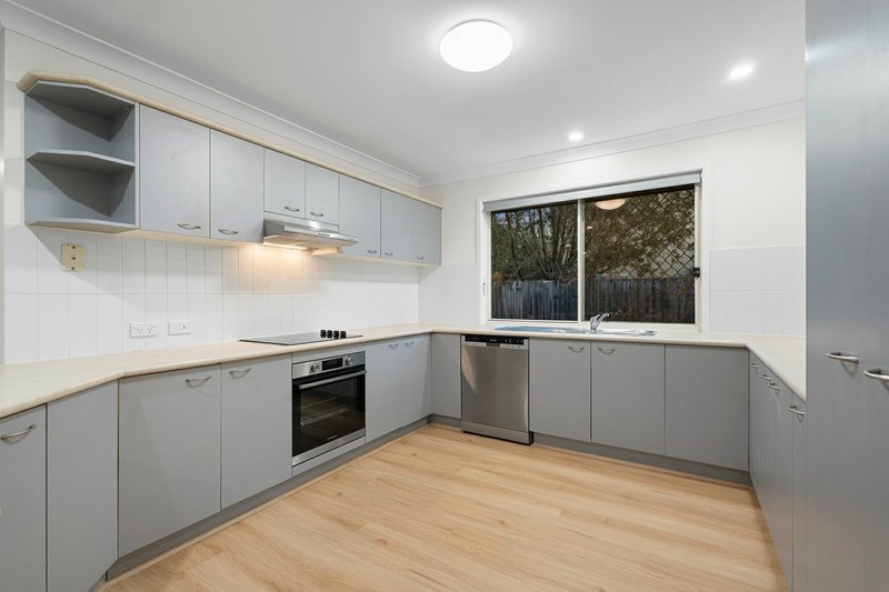 Photo - 5 Mead Place, Calamvale QLD 4116 - Image 6