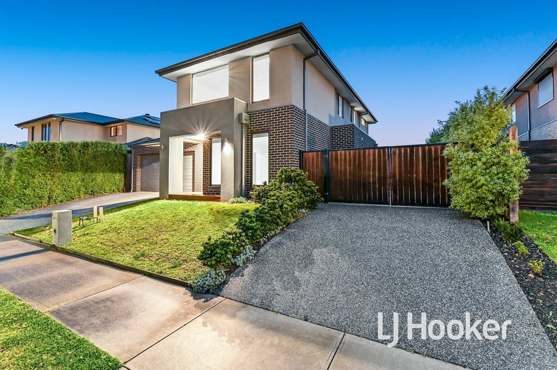 Photo - 5 Medlow Way, Clyde North VIC 3978 - Image 2