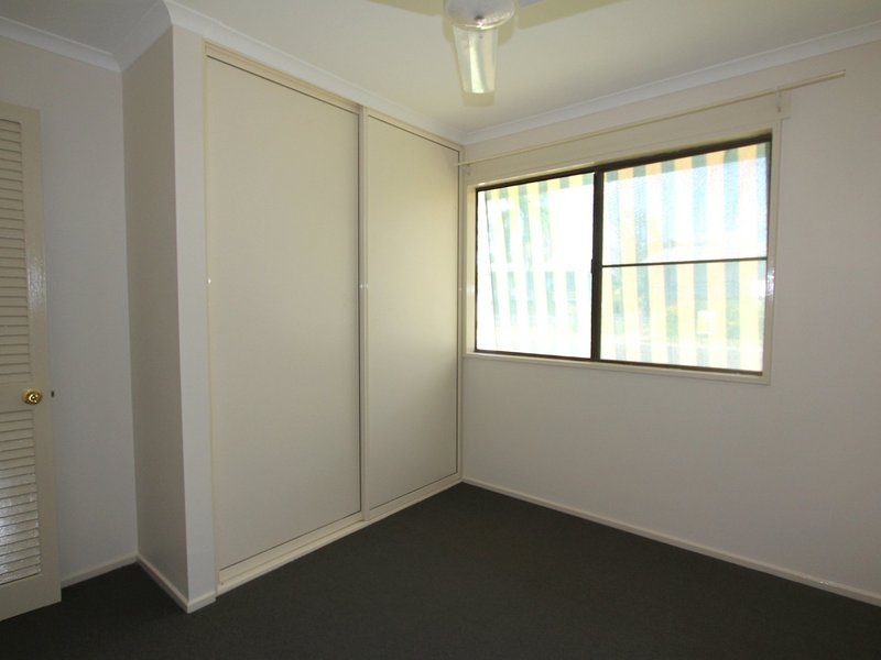 Photo - 5 Mellish Crescent, Emerald QLD 4720 - Image 6