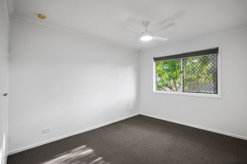 Photo - 5 Melrose Street, Eagleby QLD 4207 - Image 9