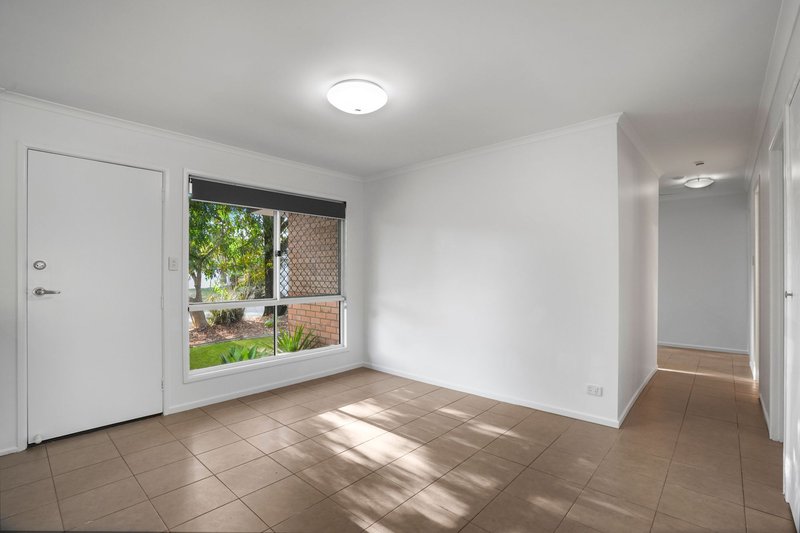 Photo - 5 Melrose Street, Eagleby QLD 4207 - Image 18