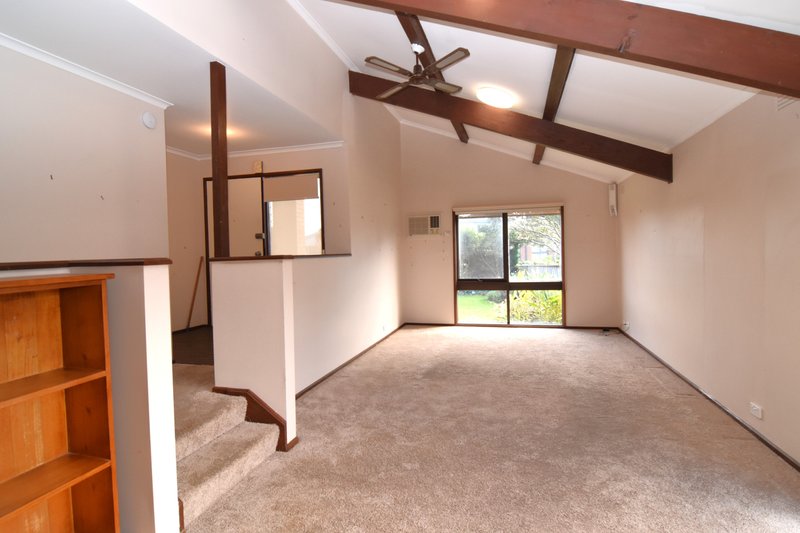 Photo - 5 Melva Crescent, Whittington VIC 3219 - Image 3