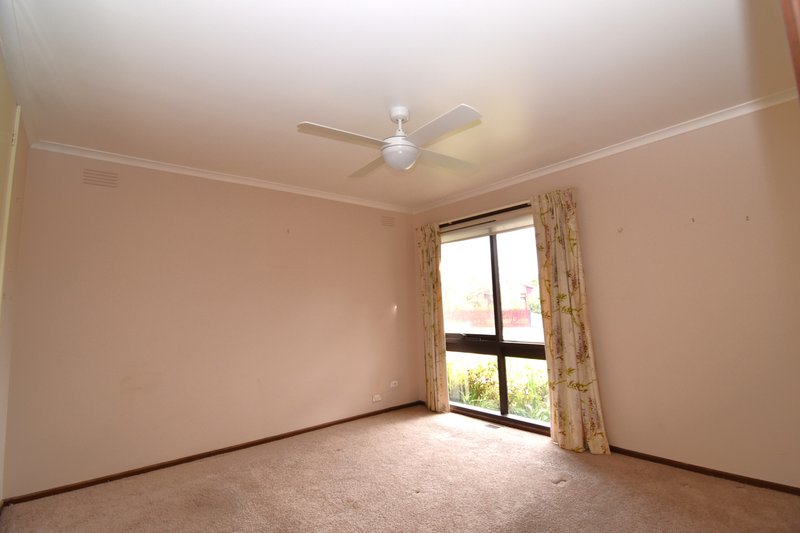 Photo - 5 Melva Crescent, Whittington VIC 3219 - Image 7