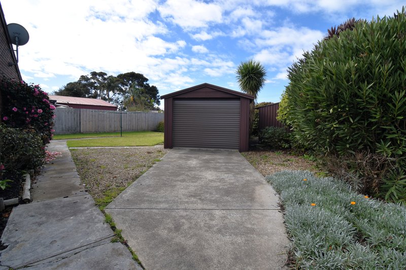 Photo - 5 Melva Crescent, Whittington VIC 3219 - Image 11