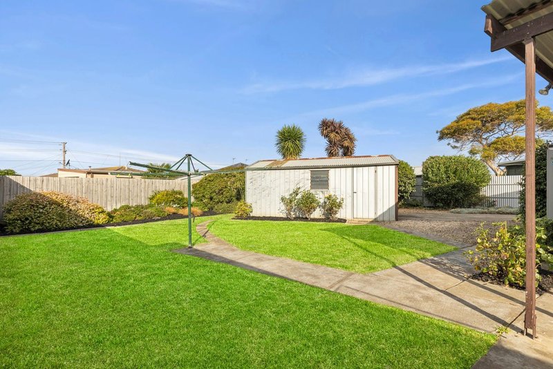 Photo - 5 Melva Crescent, Whittington VIC 3219 - Image 12