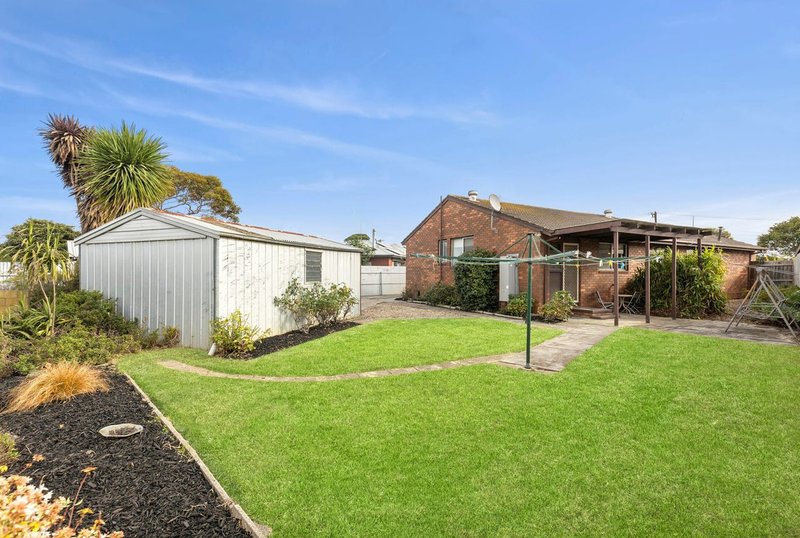 Photo - 5 Melva Crescent, Whittington VIC 3219 - Image 13