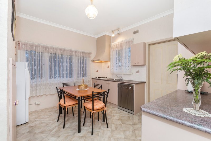 Photo - 5 Mena Avenue, Croydon VIC 3136 - Image 5