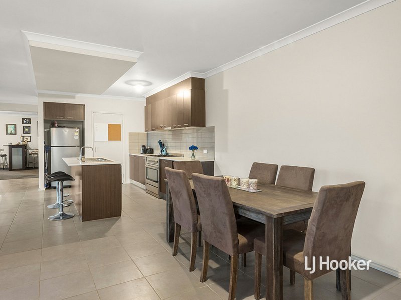 Photo - 5 Meredith Place, Eynesbury VIC 3338 - Image 3