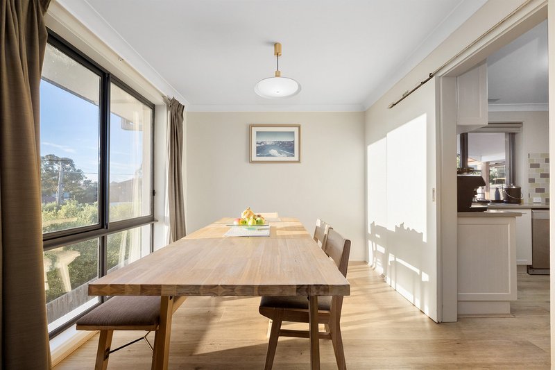 Photo - 5 Merfield Place, Giralang ACT 2617 - Image 3