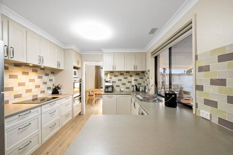 Photo - 5 Merfield Place, Giralang ACT 2617 - Image 4