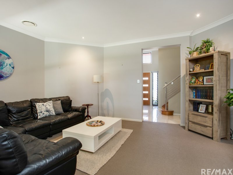 Photo - 5 Meridien Avenue, Varsity Lakes QLD 4227 - Image 6