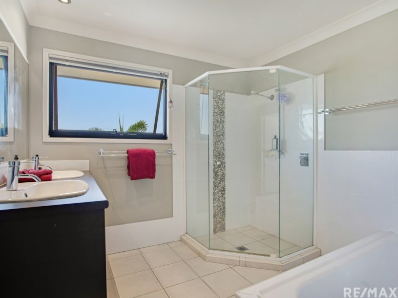 Photo - 5 Meridien Avenue, Varsity Lakes QLD 4227 - Image 13