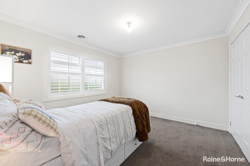 Photo - 5 Merrigum Crescent, Caroline Springs VIC 3023 - Image 24