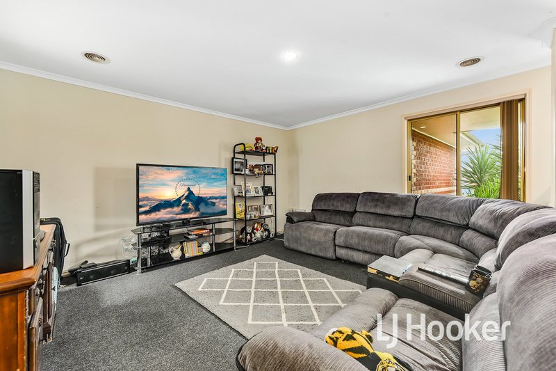 Photo - 5 Merrijig Avenue, Cranbourne VIC 3977 - Image 3