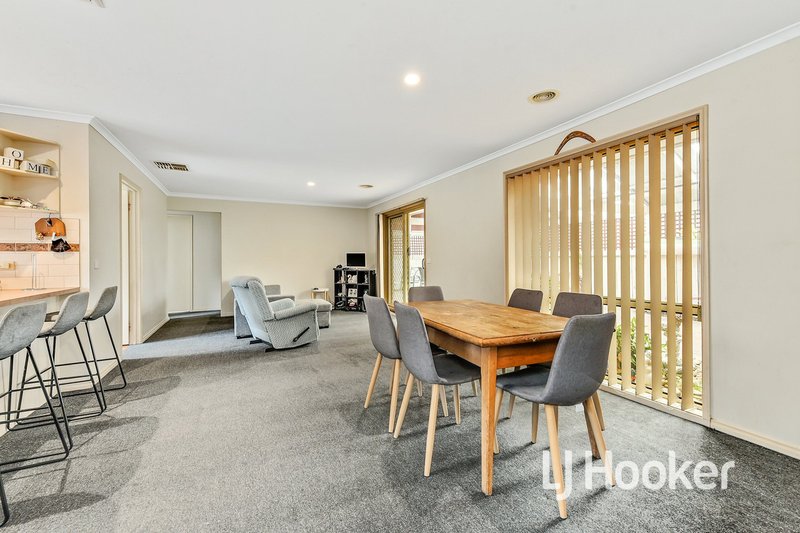 Photo - 5 Merrijig Avenue, Cranbourne VIC 3977 - Image 4