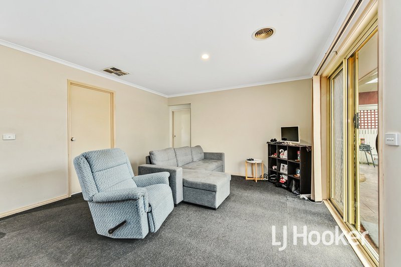 Photo - 5 Merrijig Avenue, Cranbourne VIC 3977 - Image 5