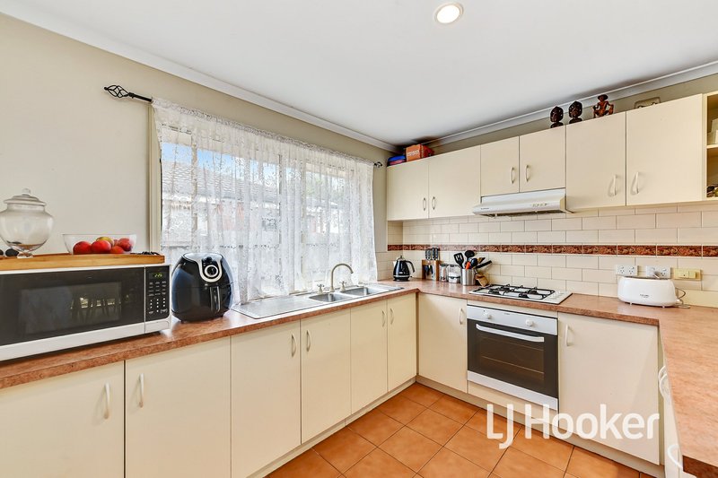 Photo - 5 Merrijig Avenue, Cranbourne VIC 3977 - Image 7