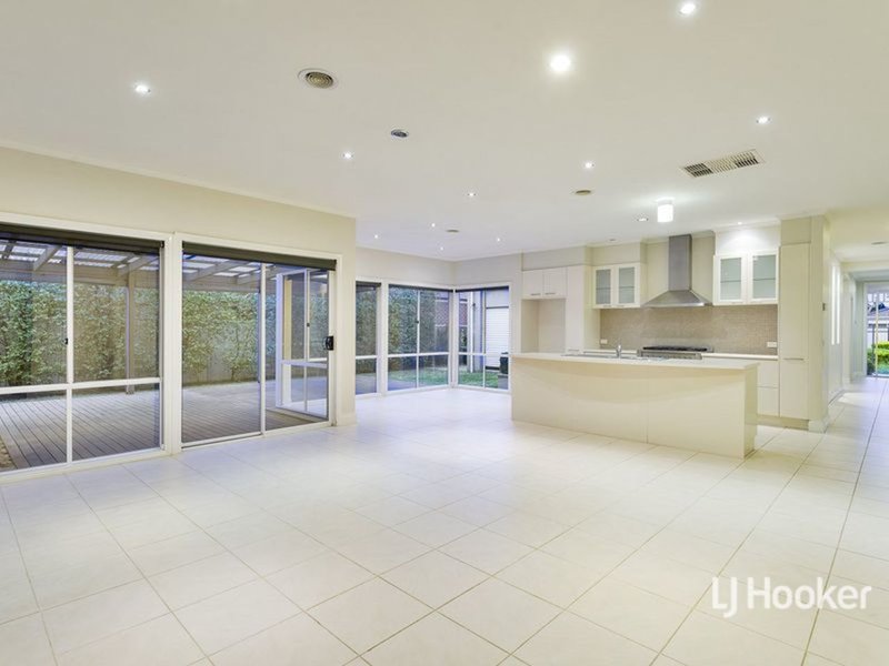 Photo - 5 Messina Crescent, Point Cook VIC 3030 - Image 5