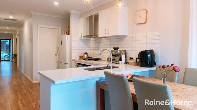 Photo - 5 Mettle Road, Craigieburn VIC 3064 - Image 2