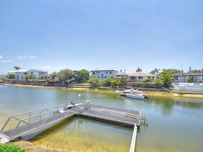 Photo - 5 Mexicali Court, Broadbeach Waters QLD 4218 - Image 2