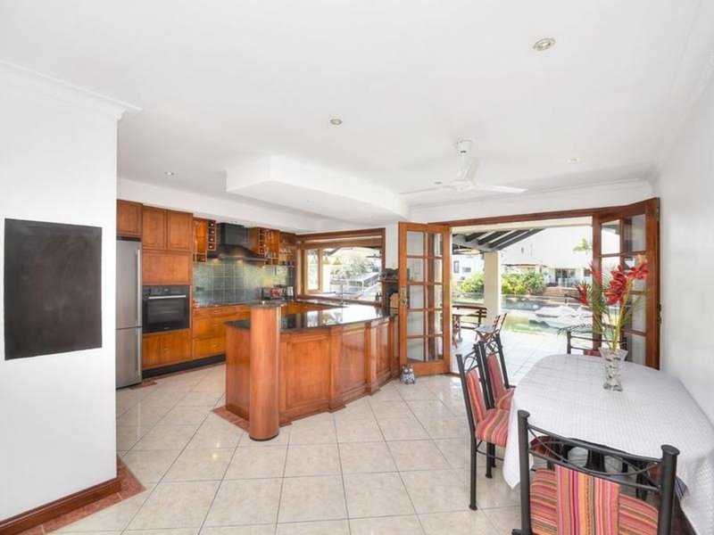 Photo - 5 Mexicali Court, Broadbeach Waters QLD 4218 - Image 8