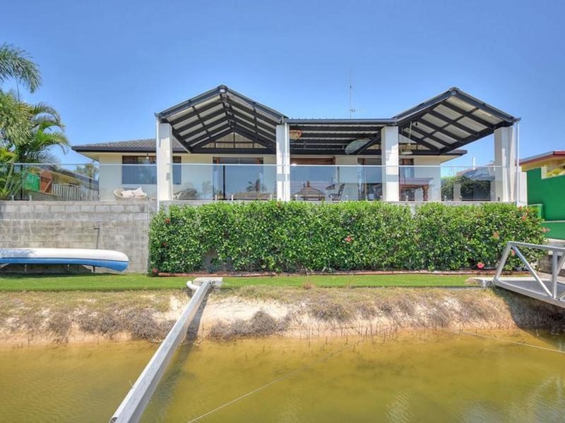 Photo - 5 Mexicali Court, Broadbeach Waters QLD 4218 - Image 15