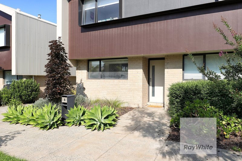 Photo - 5 Mezzo Walk, Greenvale VIC 3059 - Image 2