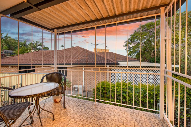 Photo - 5 Michelle Crescent, Wishart QLD 4122 - Image 6