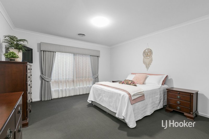 Photo - 5 Millpond Drive, Point Cook VIC 3030 - Image 16