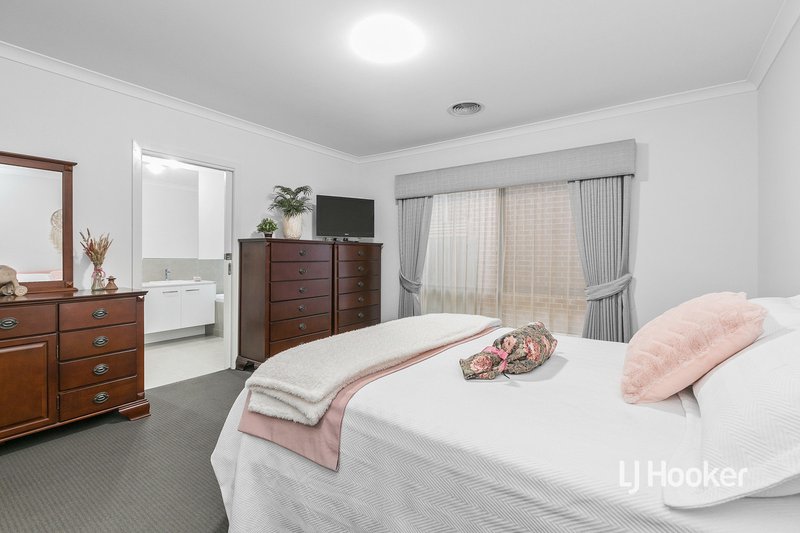 Photo - 5 Millpond Drive, Point Cook VIC 3030 - Image 17